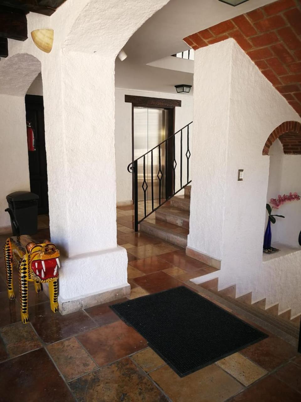 Hotel Plaza San Cristobal Inn Сан-Кристобаль-де-Ла-Касас Экстерьер фото