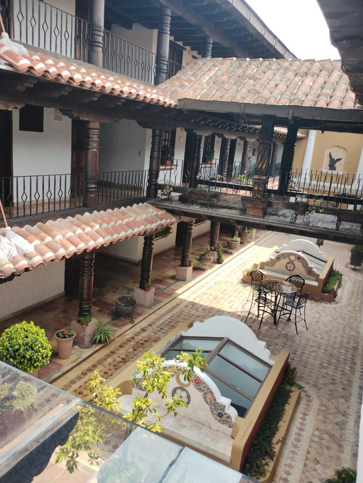Hotel Plaza San Cristobal Inn Сан-Кристобаль-де-Ла-Касас Экстерьер фото