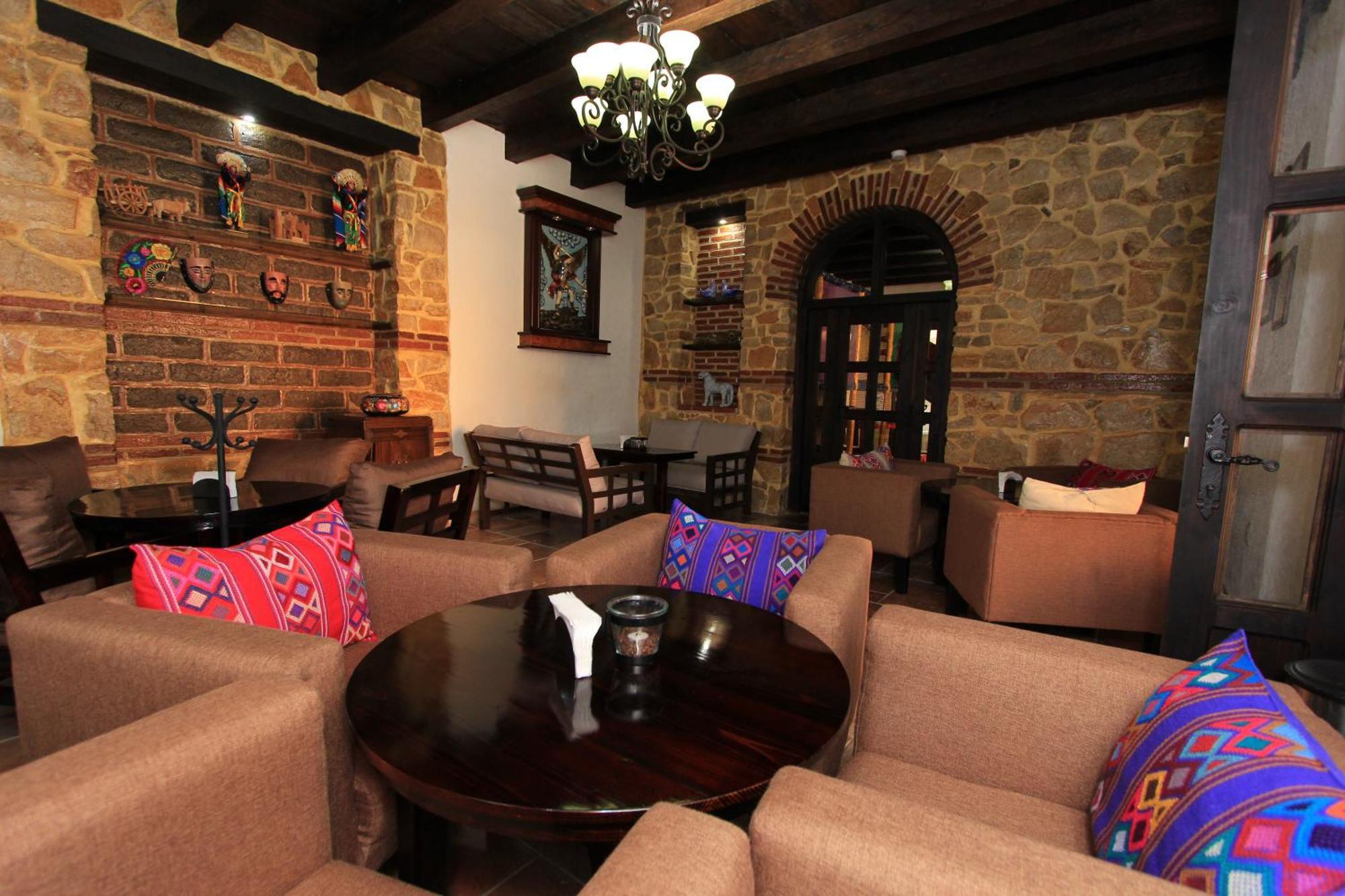Hotel Plaza San Cristobal Inn Сан-Кристобаль-де-Ла-Касас Экстерьер фото