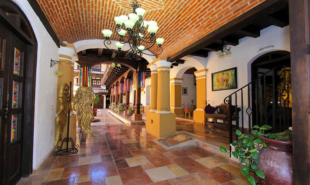 Hotel Plaza San Cristobal Inn Сан-Кристобаль-де-Ла-Касас Экстерьер фото