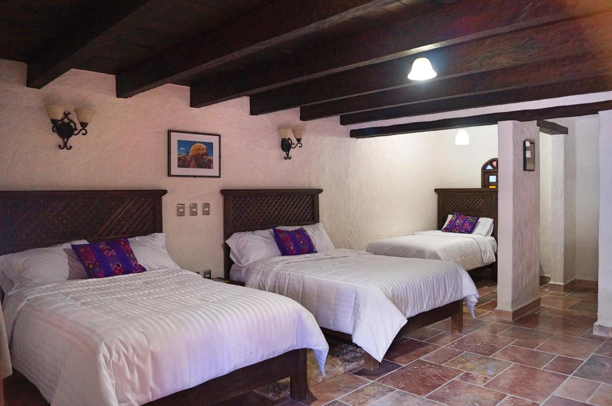 Hotel Plaza San Cristobal Inn Сан-Кристобаль-де-Ла-Касас Экстерьер фото